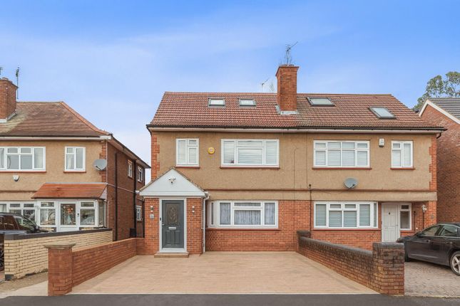 15, Frogmore Gardens, North Hayes photo 2
