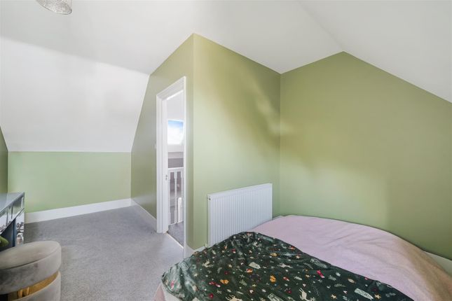 25A, Nutfield Road, Merstham photo 4
