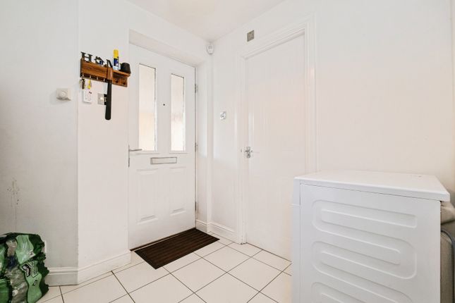 14, Beech Close, Essex photo 2