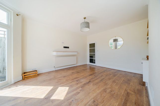 Flat A, 1, Wyneham Road, London photo 3