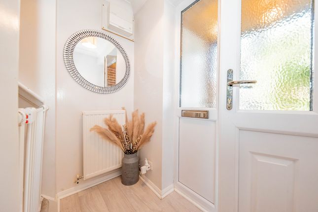 9 Ilex Close, Yateley photo 4