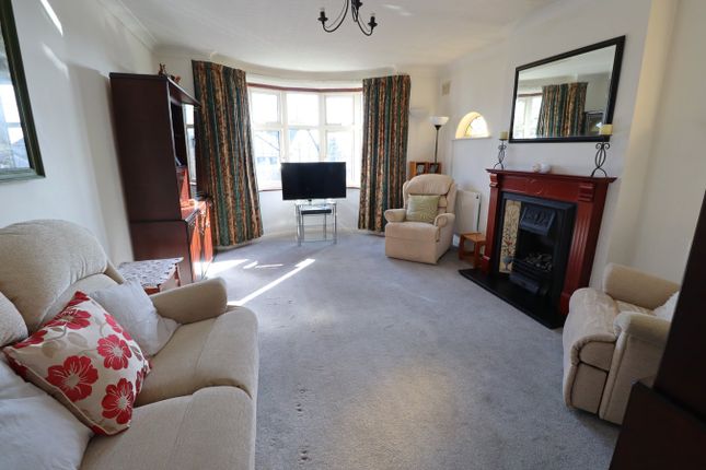 49, Roach Avenue, Rayleigh photo 2