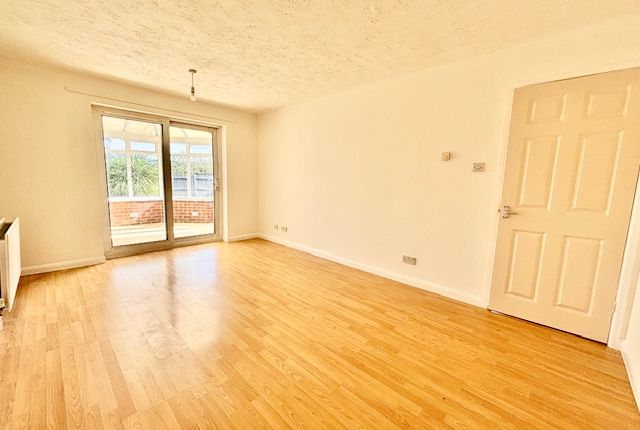 30 Spinney Close, Selsey photo 3