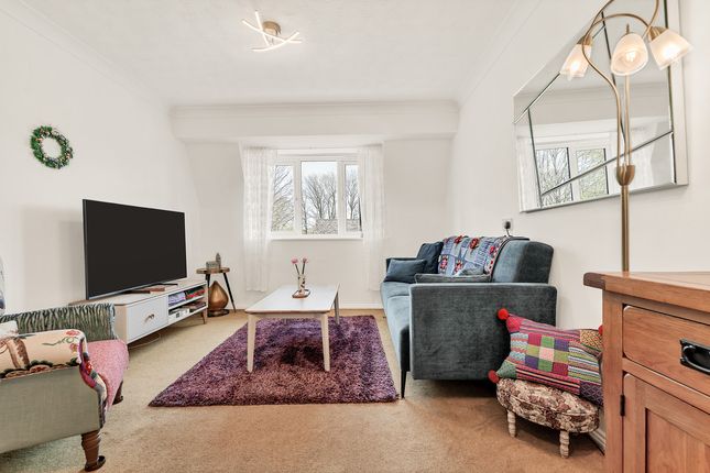 Flat Flat 27, The Chestnuts, West Street, Godmanchester photo 2