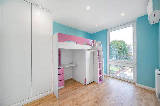 Town house for sale in Brocas Close, London