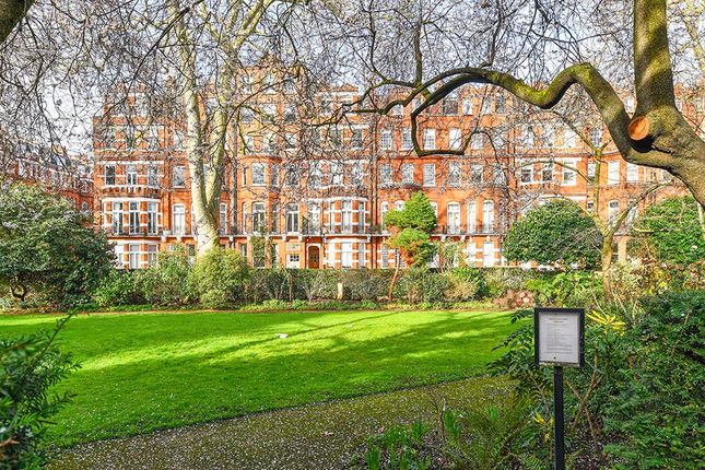 Flat for sale in Egerton Gardens, London