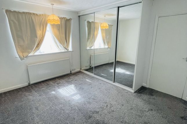 4, Fulham Close, UXBRIDGE photo 5