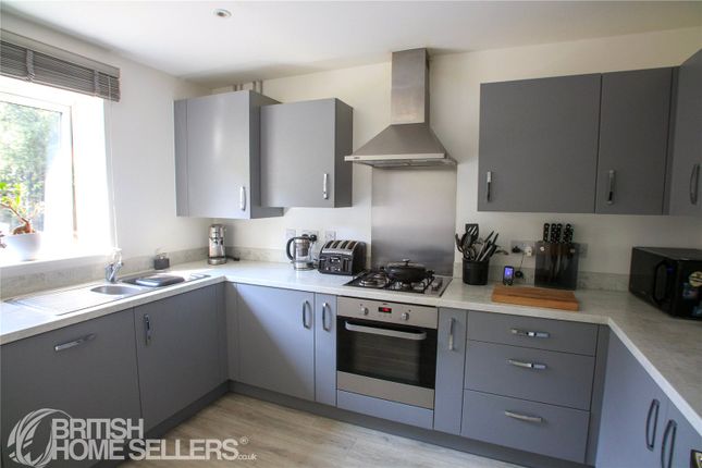 68, Nightingale Way, Berkshire photo 2