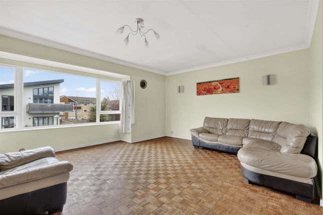 24 Ormsby, Stanley Road, Sutton photo 2