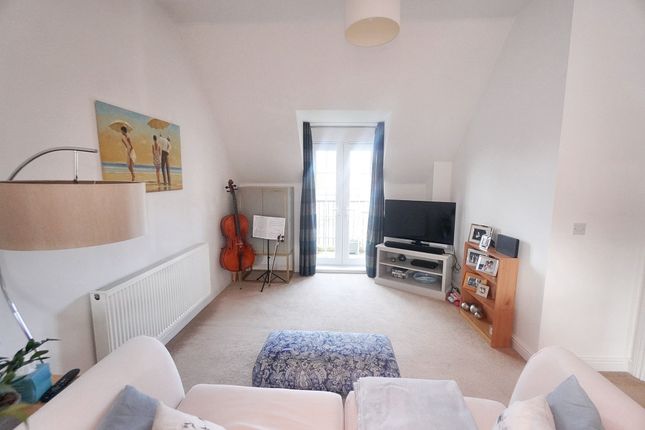 89 Widmer House Wellesbourne Crescent, High Wycombe photo 3