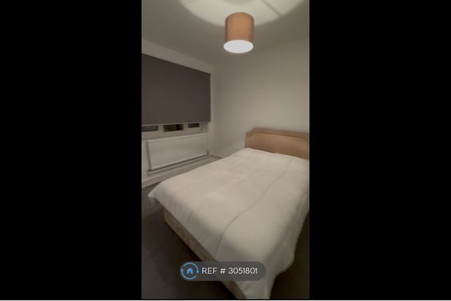 Flat, Robertson House Tooting Grove, London photo 5