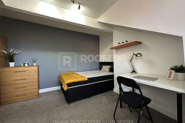 Terraced house to rent in Quarry Street, Leeds
