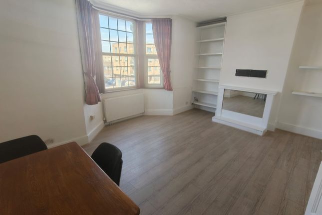 83a, Bowes Road, London photo 2