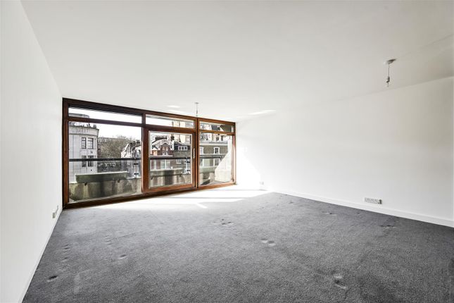 Studio flat on 72, John Trundle Court, London, £425,000