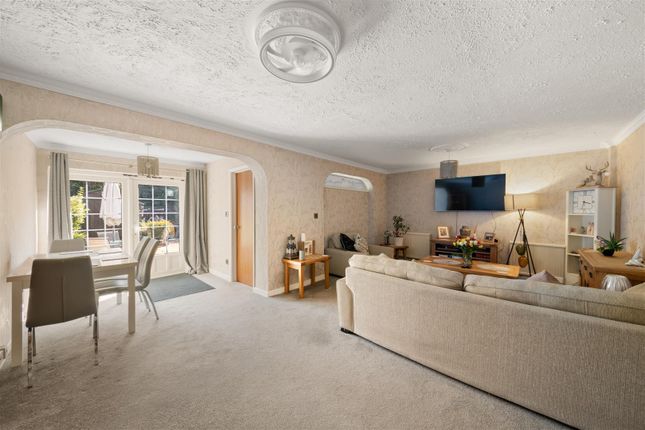 28A, Bosanquet Close, Uxbridge photo 4