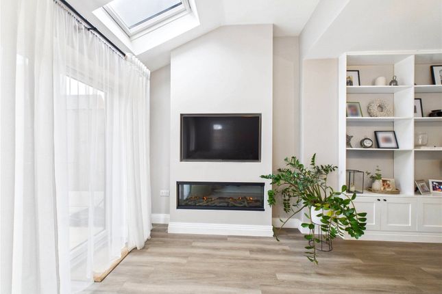 20, Staines Drive, Chelmsford photo 4