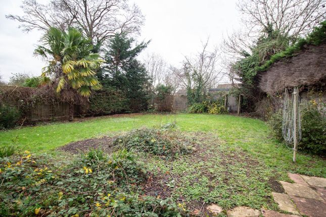 Conifers, Walnut Close, Frome photo 3