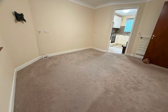 Flat 11 Aneurin Bevan Court, Pontypool photo 3