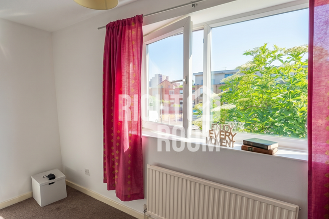 Room 4, 6 Ivy Road, London photo 4