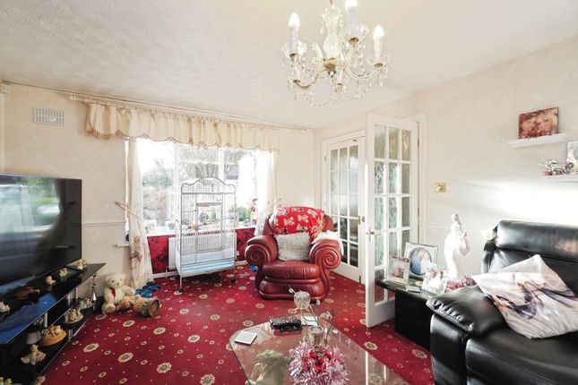 28, Homewood Drive, Kirkby-in-Ashfield photo 2