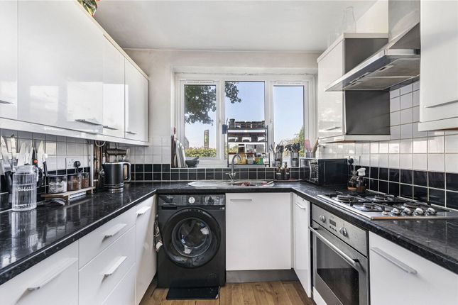 189, Hayward Gardens, London photo 3
