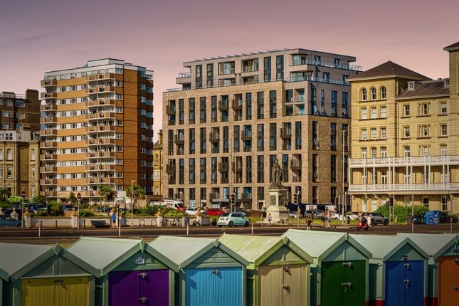 Thumbnail Flat for sale in Grand Avenue, Hove