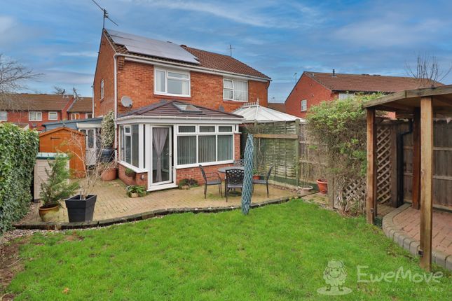 32, Northleach Close, Worcester photo 4