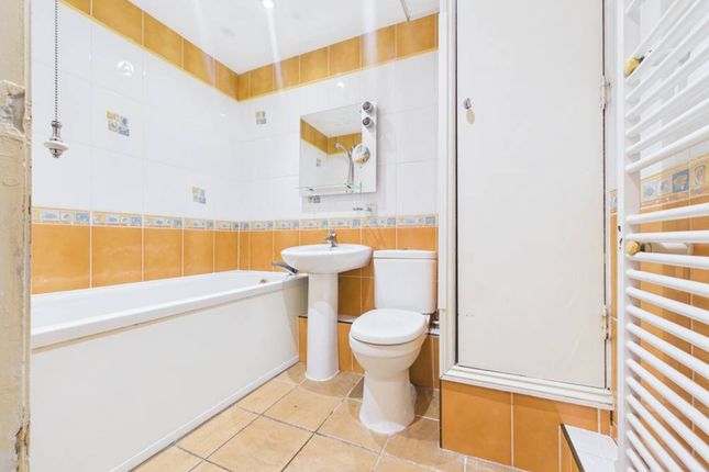 Flat 4, Runnymede Court, Stanford-Le-Hope photo 4