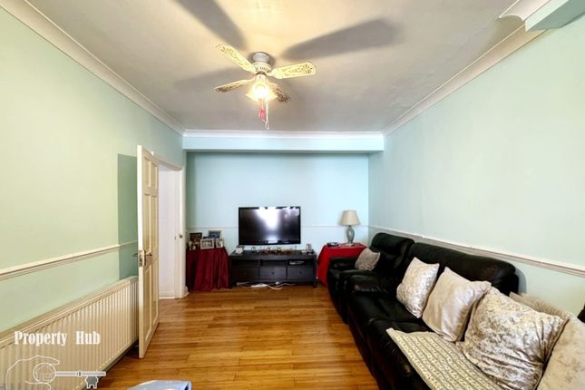 34, Elms Park Avenue, Wembley photo 4
