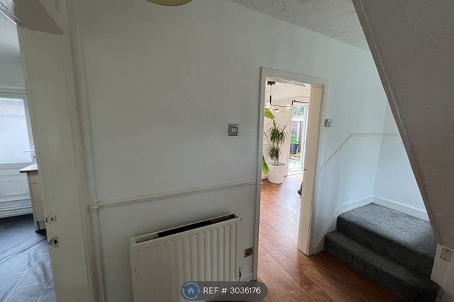 Acacia Avenue, Denton, Manchester photo 3