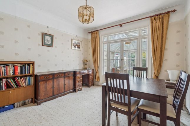 60, Barrow Point Avenue, Pinner photo 4
