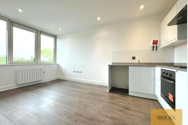Thumbnail Flat to rent in 72 Key Point, High Street, Potters Bar