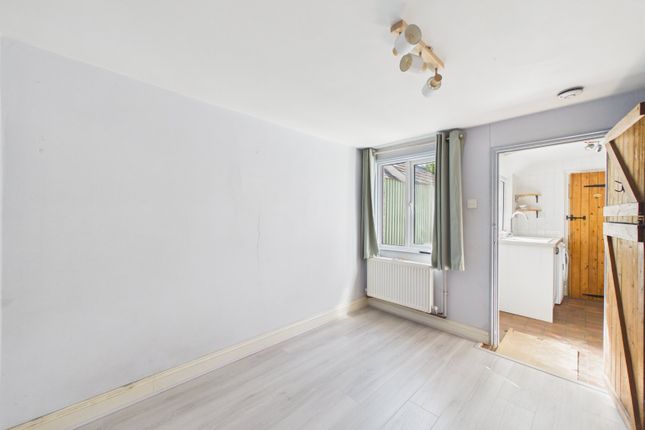 4, Mount Pleasant, Wokingham photo 4