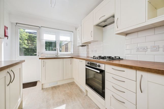 16, Montague Road, Eastleigh photo 2
