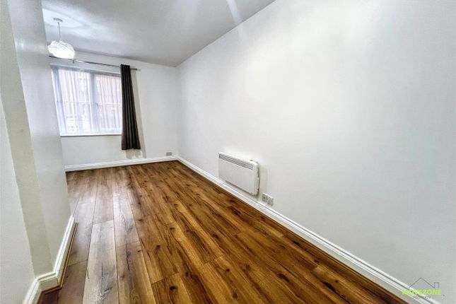 Lowry Crescent, Mitcham photo 5