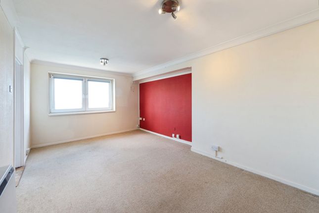 Flat 125, Harbour Tower,, Trinity Green, Hampshire photo 3