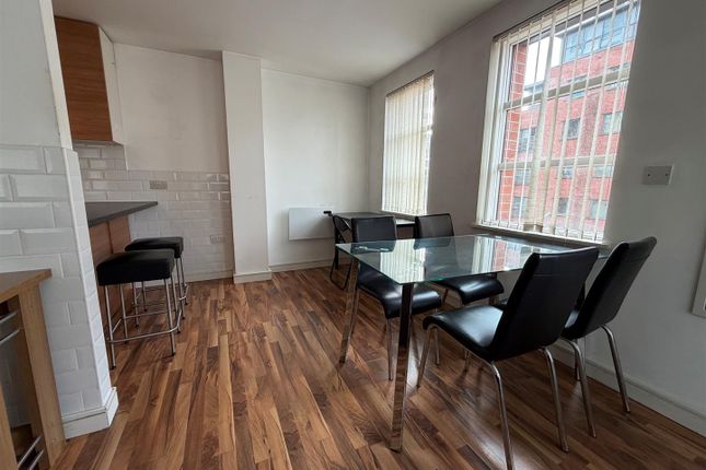 Apt 23, The Quadrangle, Manchester photo 5