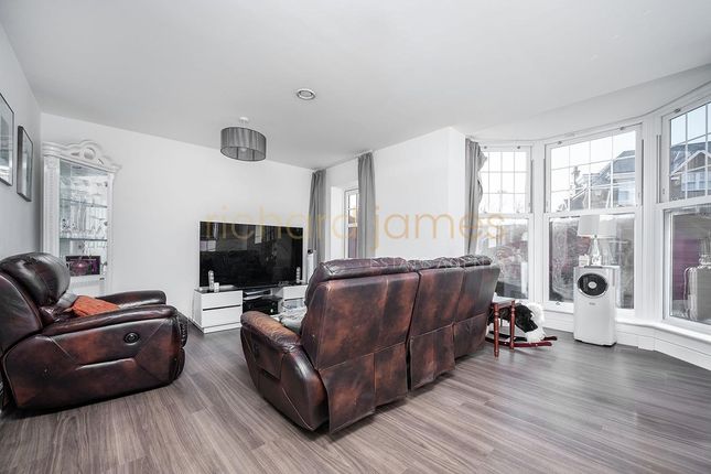 97, Bunns Lane, Mill Hill photo 2