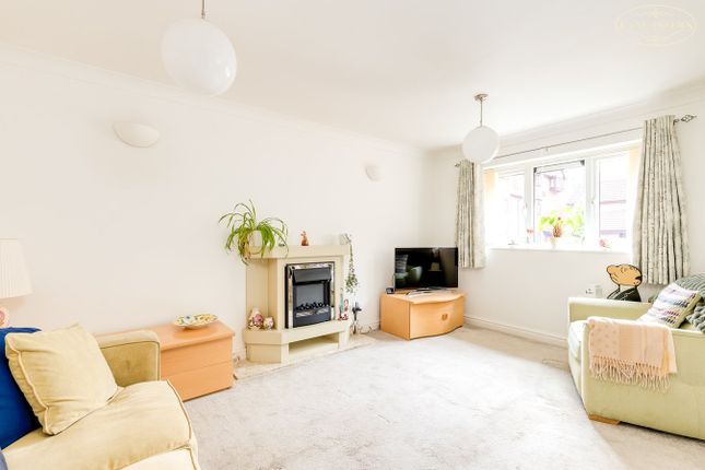 15, Greenmount Court, Bolton photo 3