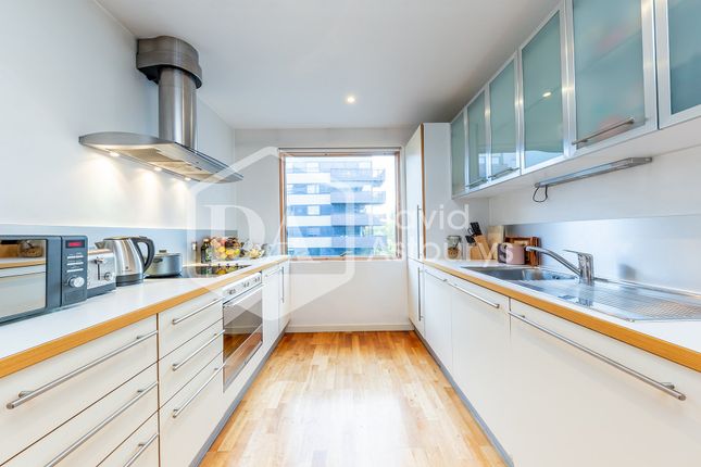 Flat for sale in Poole Street, Islington, London