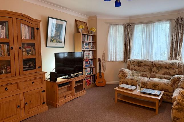 Hanworth Road, Hounslow photo 3