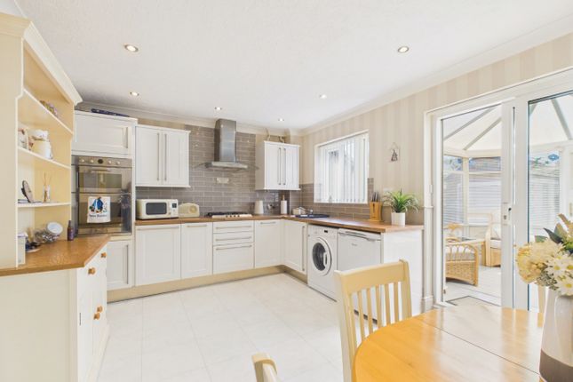 23 Whitethorn Way, Hull, East Riding of Yorkshire photo 2