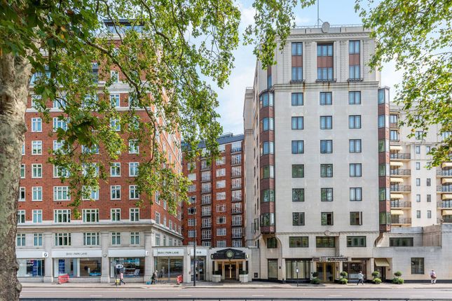 Flat to rent in Park Lane, Mayfair, London