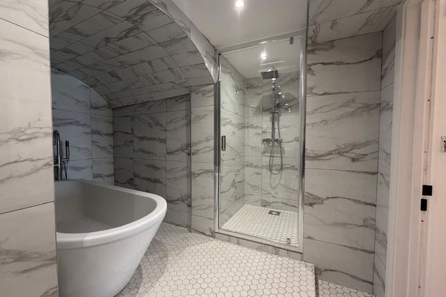 Apartment 7, Gold Heights, Sandgate photo 4