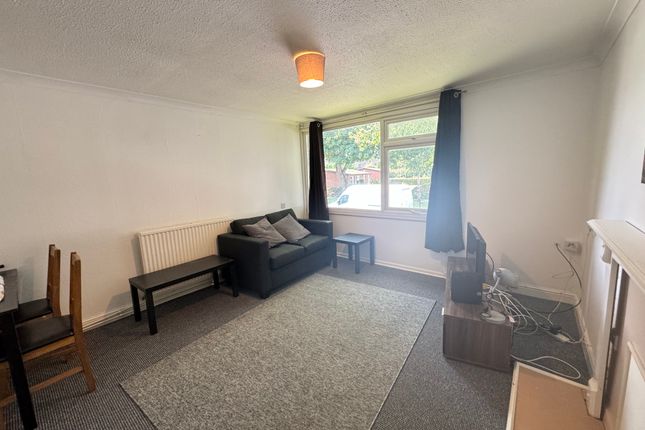 1-bed flat on Nottingham, £975/mo
