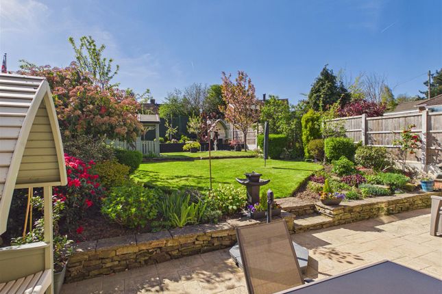 8, Stonelow Crescent, Derbyshire photo 2