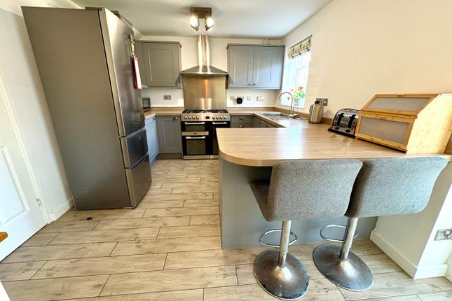 4, Fallow Close, Leicester photo 3