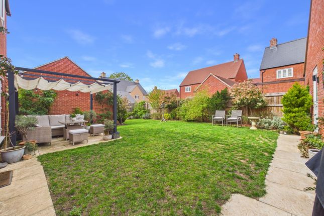 8 Hereford Close, Towcester photo 2