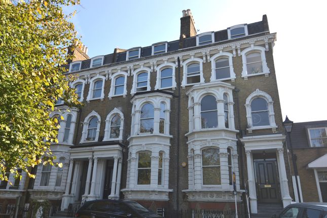 Thumbnail Flat to rent in Clapham Common South Side, London