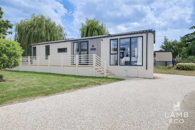 2-bed caravan on Victory Lakewood, Leisure Glades Park, St. Johns Road, Clacton-On-Sea, £120,000